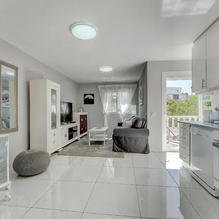 Sea View Penthouse Urbania Appartement *